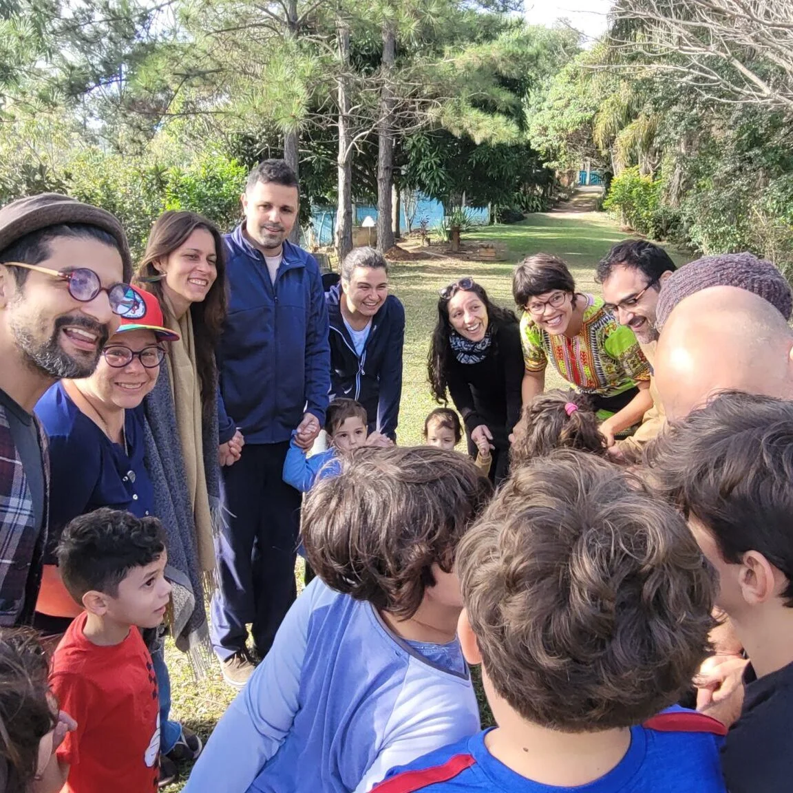 Família caminhando junto